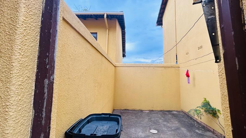 2 Bedroom Property for Sale in Fairview Western Cape